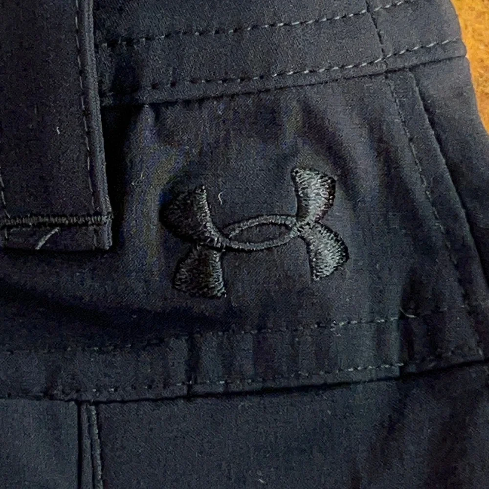 Under Armour Mens 36 Black Loose Fit Stretch Cargo Outdoor Shorts